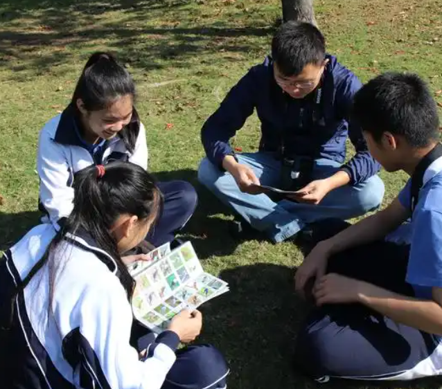 漫画趣味互动等五光十色为校园带来满满的阳光与生机 漫画趣味互动等五光十色为校园带来满满的阳光与生机